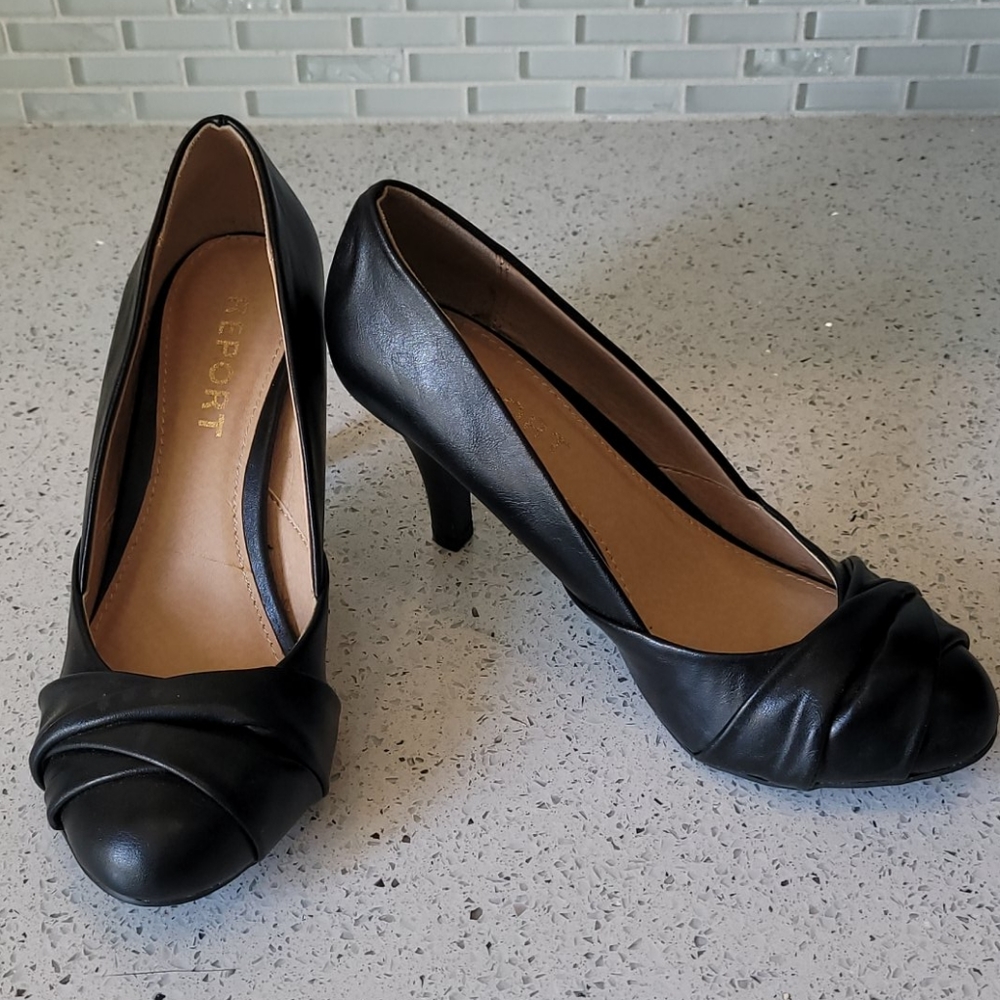 Report Maylin Black Pumps Size 6.5